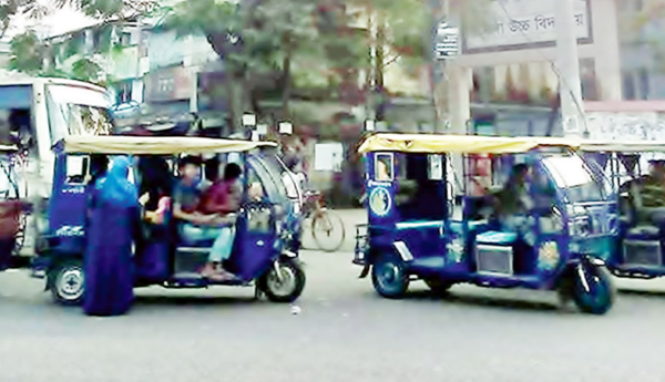 ভাড়া নৈরাজ্যে জিম্মি মৌলভীবাজার শহরবাসী : ডিসির নির্দেশ মানছে না চালক সিন্ডিকেট