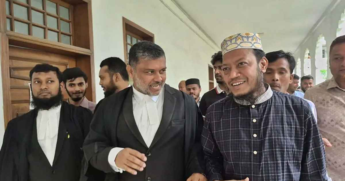 আগাম জামিন পেয়ে আমির হামজার মুখে ‘মুচকি হাসি’