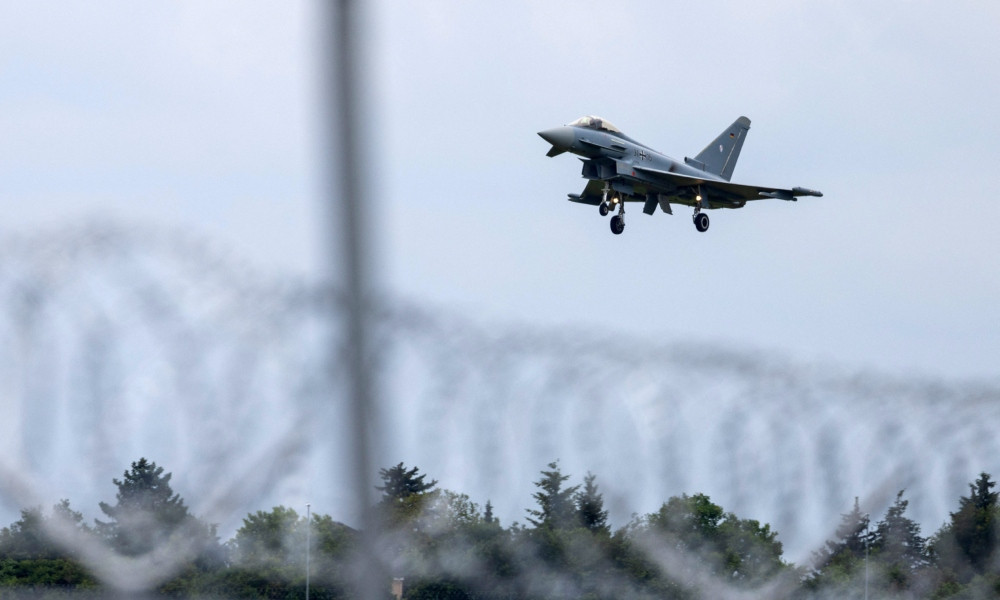 যুক্তরাজ্যের দিকে ধেয়ে আসা রুশ বোমারু বিমান ঠেকাতে পাল্টা যুদ্ধবিমান মোতায়েন