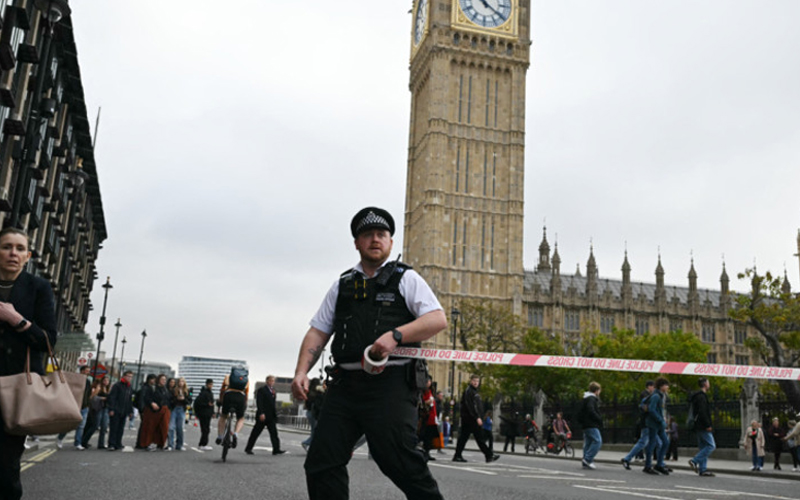 যুক্তরাজ্যের ওয়েস্টমিনস্টার ব্রিজে হা.ম.লা.র হু.ম.কি রাশিয়ার