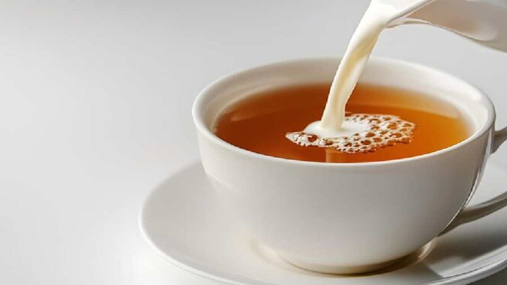 চায়ে কেন দুধ মেশাল ব্রিটিশরা? জানুন অদ্ভুত সেই কারণ
