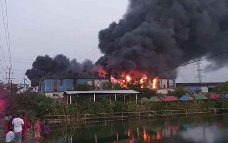 কেরানীগঞ্জের গ্যাসলাইট কারখানায় আগুনে নি.হ.ত ৫