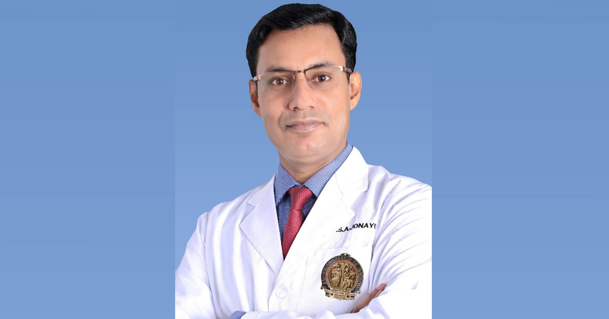 স্কোলিওসিস চিকিৎসায় আন্তর্জাতিক স্বীকৃতি পেলেন বাংলাদেশি চিকিৎসক