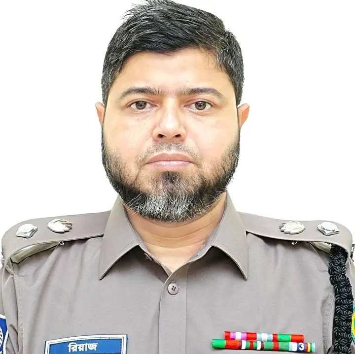 আড়াই কোটির চুক্তি টক অব দ্য কান্ট্রি: যোগদানের ৭ দিনেই মৌলভীবাজারের এসপি রিয়াজুল প্রত্যাহার