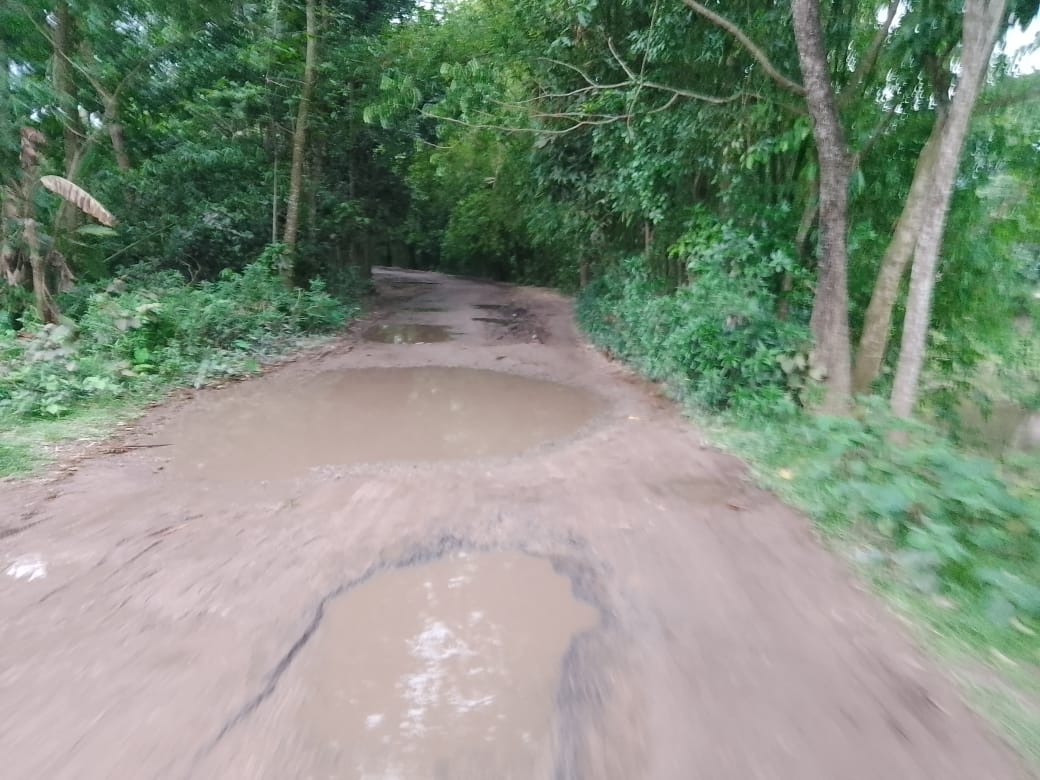 মোকামবাজার-মুন্সিবাজার সড়কের বেহাল দশা এমপির দৃষ্টি আকর্ষণ