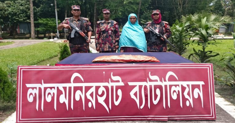 লালমনিরহাটে গাঁ.জা.স.হ নারী আ.ট.ক