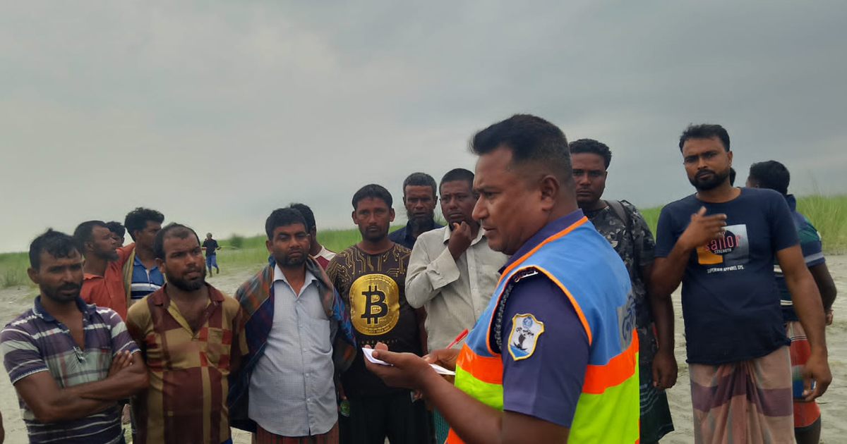 পদ্মায় গরুবোঝাই ট্রলারডুবি, নিখোঁজ ১