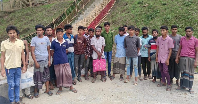 বান্দরবানে চেকপোস্টে ২১ রোহিঙ্গা আ.ট.ক