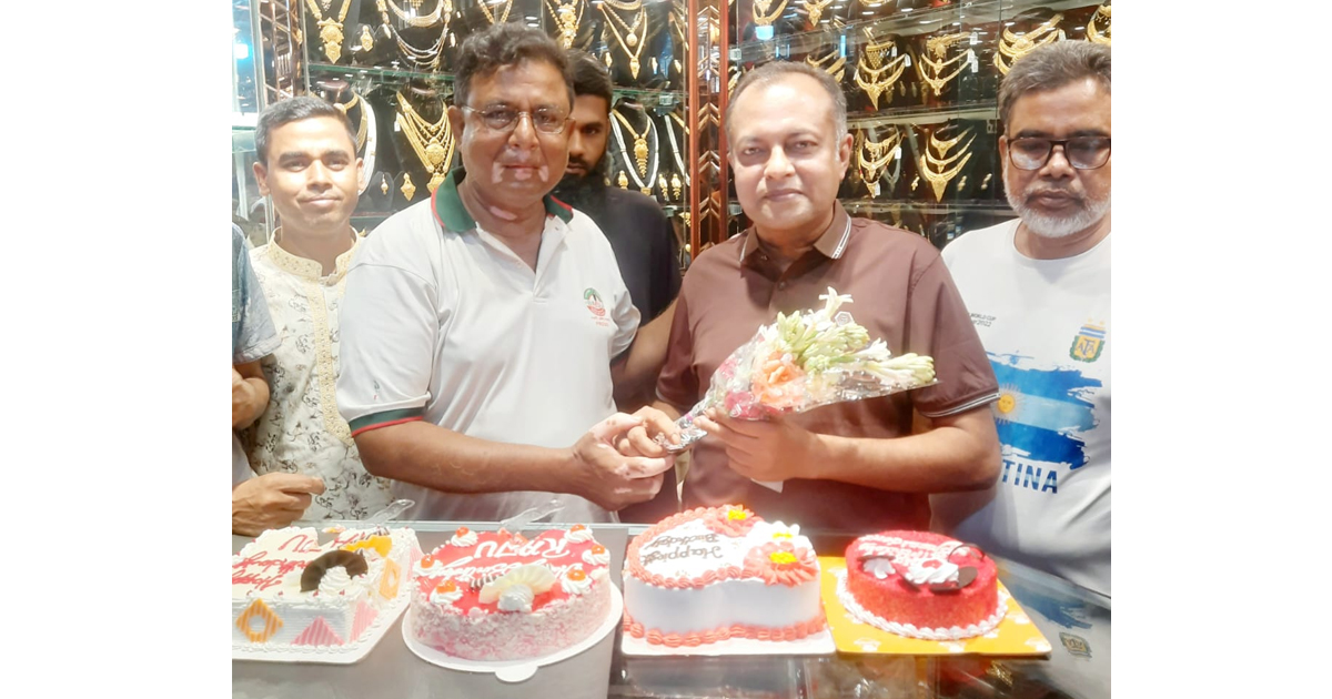 জন্মদিনে ফুলেল শুভেচ্ছায় সিক্ত নওগাঁ জুয়েলারি সমিতির সভাপতি রাজু