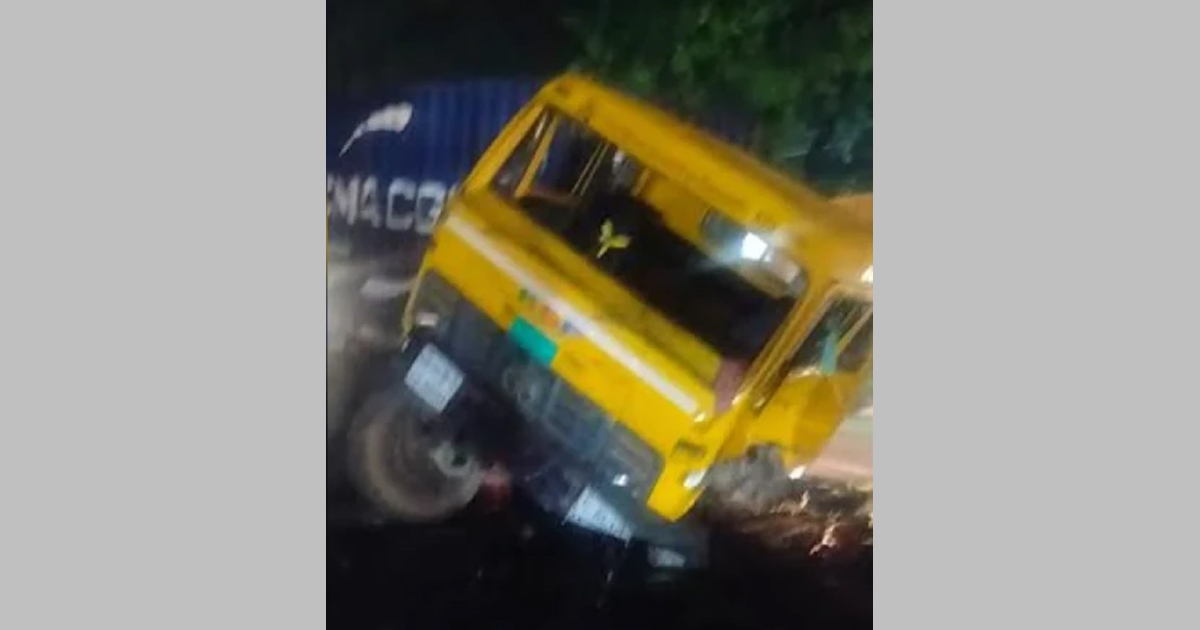 মুন্সীগঞ্জের গজারিয়ায় কাভারভ্যান-লরির সংঘর্ষে নিহত ১