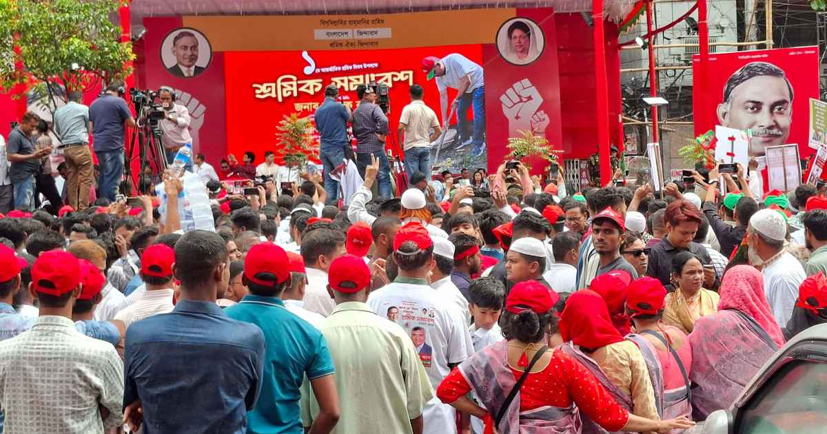 নয়াপল্টনে প্রধানমন্ত্রী তারেক রহমানের প্রথম জনসভায় নেতাকর্মীদের ঢল