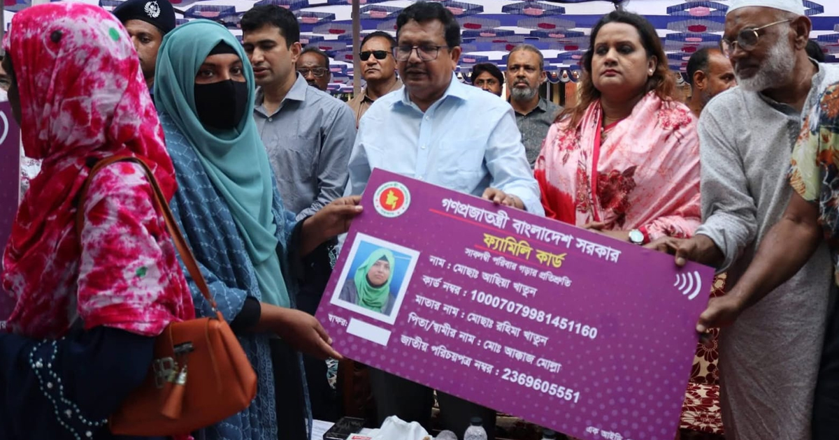 পাবনায় ফ্যামিলি কার্ড কর্মসূচির উদ্বোধন