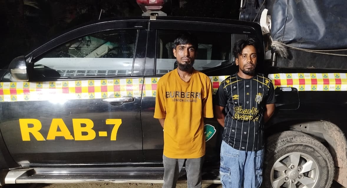 ফেনীতে র‍্যাবের অভিযানে বিপুল পরিমাণ মা.দ.ক জব্দ, আটক ৪