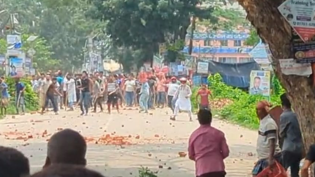 হজযাত্রীর লাগেজ নিয়ে ব্রাহ্মণবাড়িয়ায় সং.ঘ.র্ষ, আহত ১০