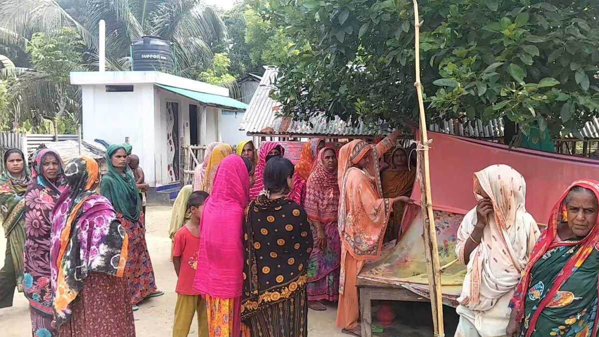 দামুড়হুদায় মোটরসাইকেলের ধাক্কায় মায়ের কোল থেকে ছিটকে পড়ে শিশুর মৃত্যু