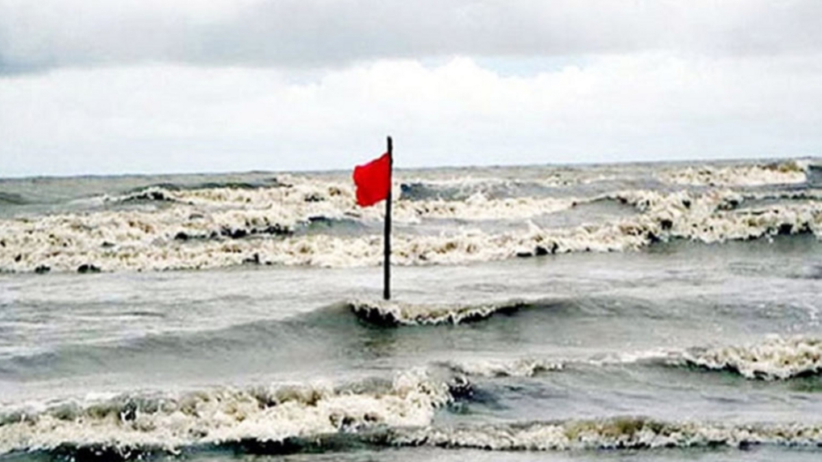 ঝড়ো হাওয়া: সব সমুদ্রবন্দরে ৩ নম্বর সতর্ক সংকেত বহাল