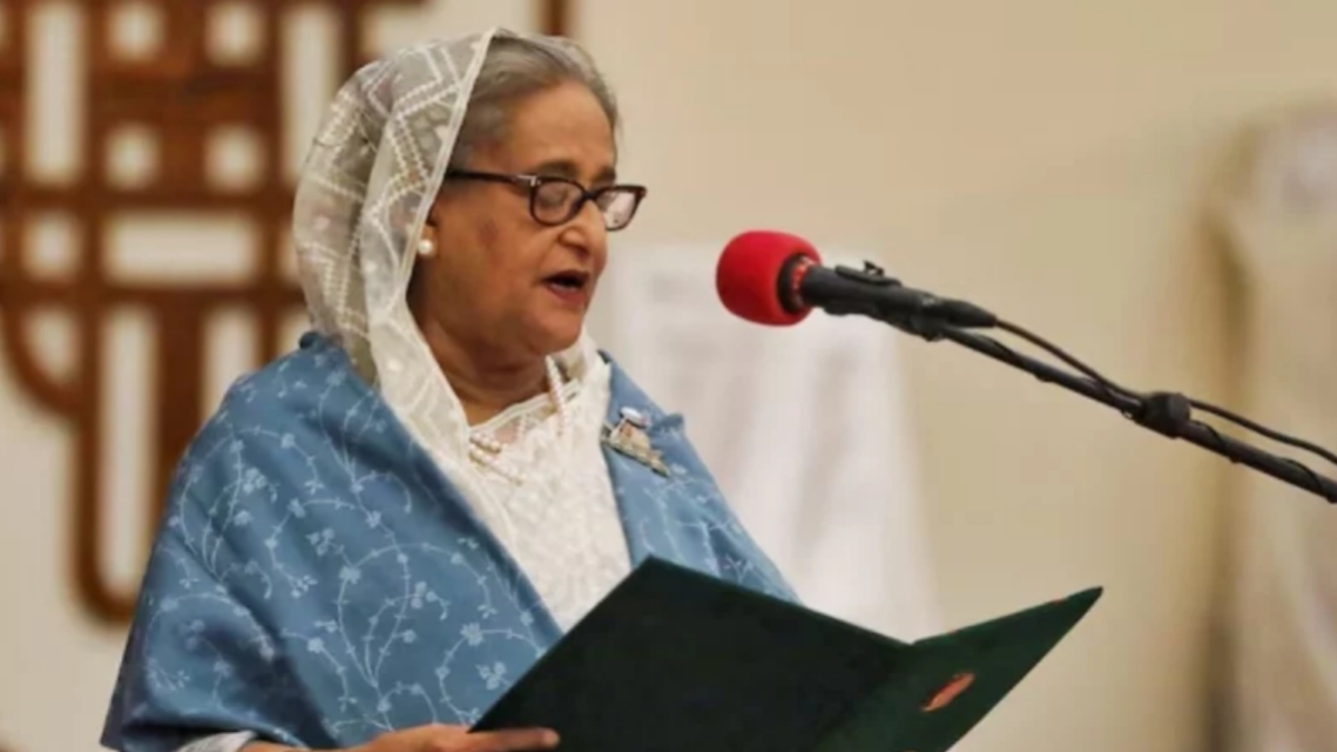 ডিসেম্বরে দেশে ফিরে আত্মসমর্পণ করবো: রয়টার্সকে শেখ হাসিনা
