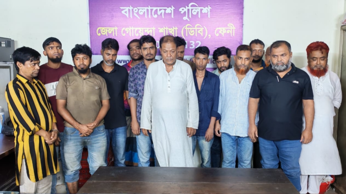 ফেনীতে ডিবি পুলিশের অভিযানে জুয়ার আসর থেকে ১৫ জন গ্রেপ্তার