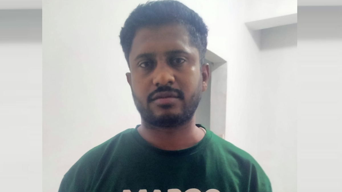 ফেনীতে ১৫ মামলার আসামি দু.র্ধ.র্ষ স.ন্ত্রা.সী এনামুল হক রুবেল গ্রে.প্তা.র