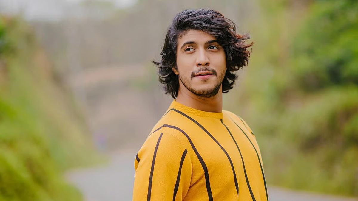 বন্যার্তদের পাশে তৌসিফ মাহবুব