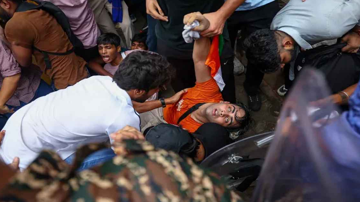 দিল্লিতে ফের ইন্টারনেট বন্ধ, পুলিশের সঙ্গে বিক্ষোভকারীদের সংঘর্ষ 