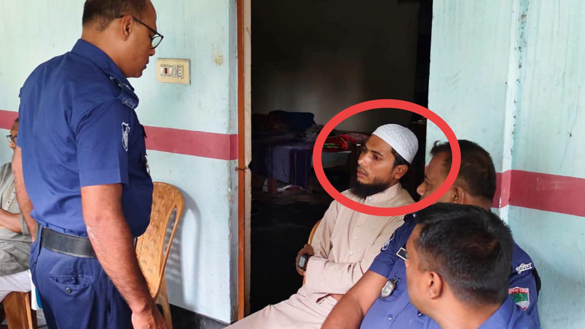 ‘মনে কর তুমি স্বপ্ন দেখছ’ বলে মাদ্রাসা শিক্ষার্থীকে ধ.র্ষ.ণে.র অভিযোগে ‘বড় হুজুর’ আটক