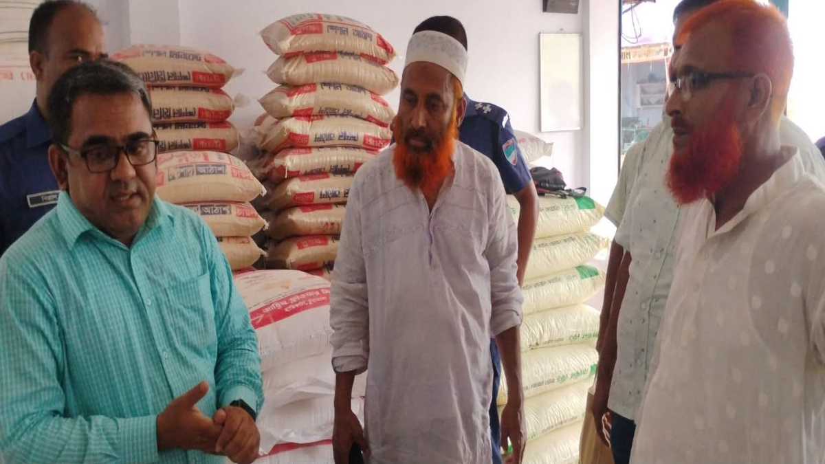 চুয়াডাঙ্গায় অবৈধভাবে তীর ব্র্যান্ডের গমের ভূষি তৈরি, প্রতিষ্ঠানকে ১ লাখ টাকা জরিমানা