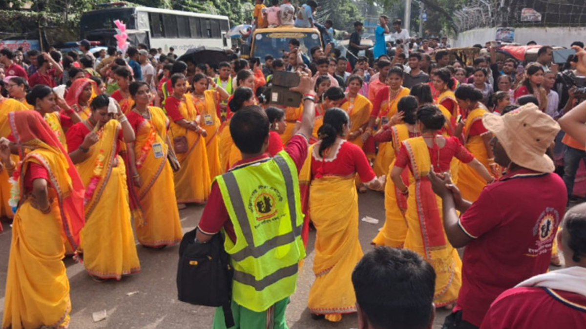 উল্টো রথ টানার মধ্য দিয়ে সম্পন্ন হলো রথযাত্রা উৎসব