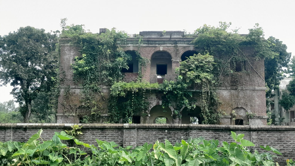 লালমনিরহাটে শতাধিক রেল কোয়ার্টার পরিত্যক্ত, অর্ধেকের বেশি অবৈধ দখলে