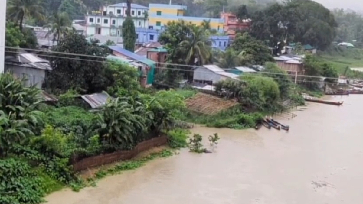 ভারী বৃষ্টিতে সাঙ্গু নদীর পানি বৃদ্ধি, থানচির দুর্গম এলাকায় আটকা শতাধিক পর্যটক
