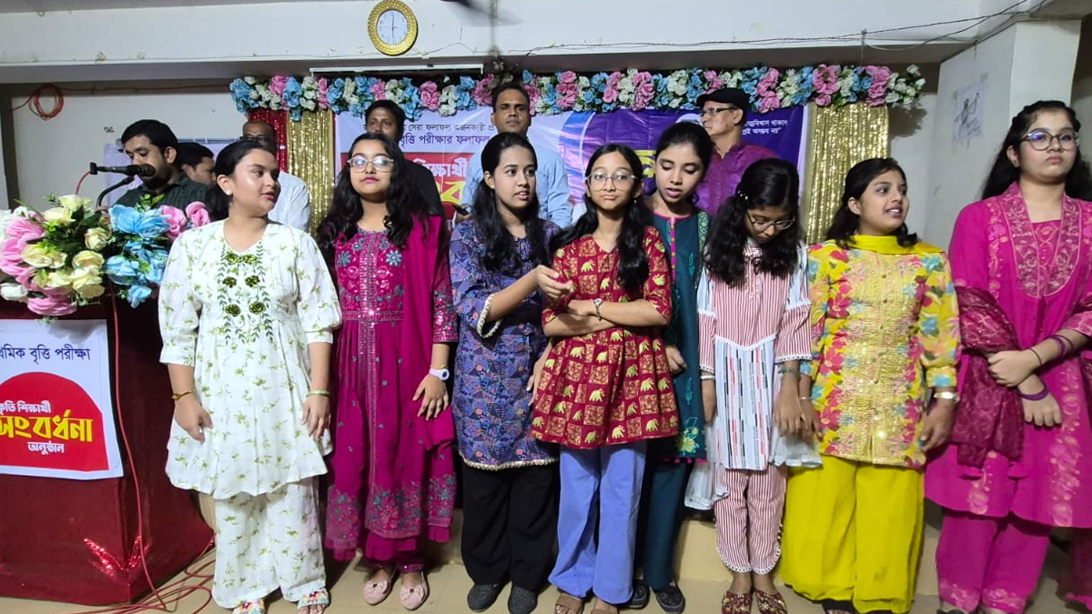 ময়মনসিংহের ফয়েজ ক্যাডেট একাডেমিতে কৃতি শিক্ষার্থীদের সংবর্ধনা, ১৩ বছরের সাফল্য উদযাপন