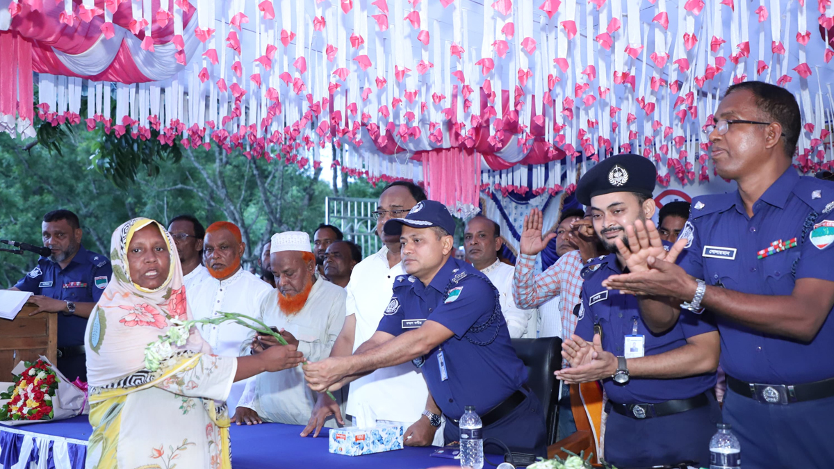 চুয়াডাঙ্গায় স্বাভাবিক জীবনে ফিরতে ১৬ মা.দ.ক কারবারির আত্মসমর্পণ