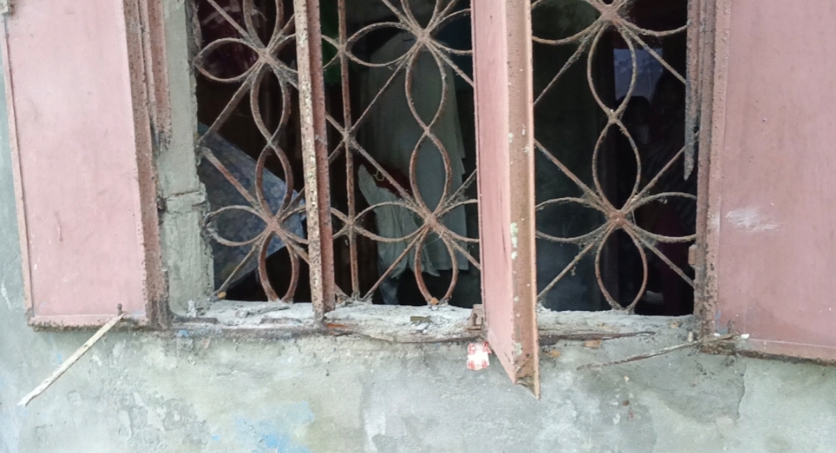 নোয়াখালীর হাতিয়ায় গভীর রাতে বসতঘরে হামলা-ভাঙচুর ও লুটের অভিযোগ