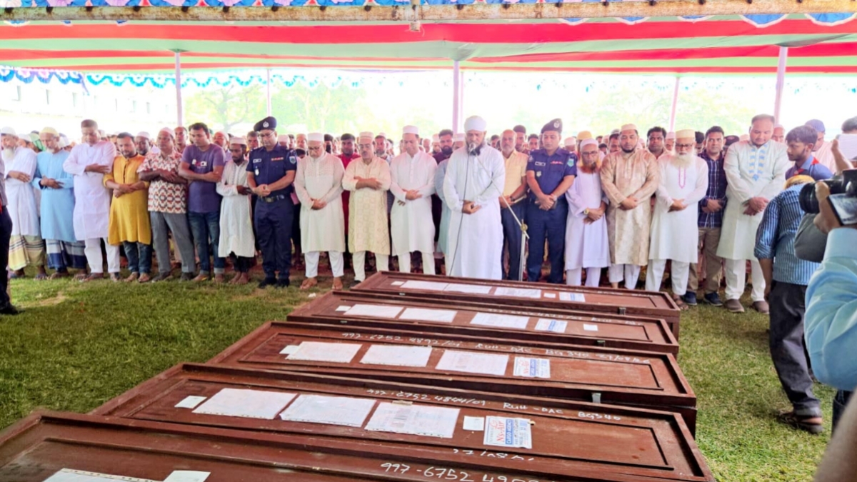 সৌদি আরবে আগুনে নি.হ.ত নওগাঁর ৭ জনের জানাজা একসঙ্গে