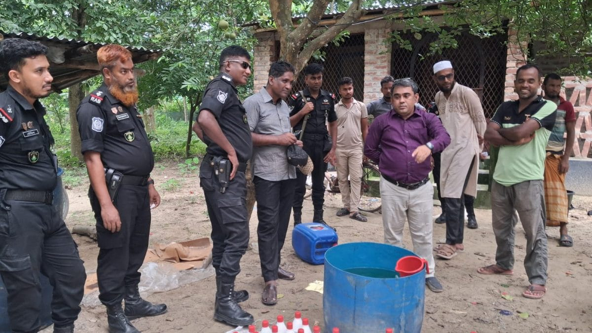 চুয়াডাঙ্গার কারখানায় ‘অনুমোদন ছাড়াই নকল পণ্য উৎপাদনে’ মালিককে জরিমানা