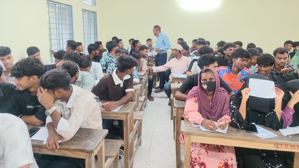 গাংনী বিএম কলেজে ‘ক্যারিয়ার অ্যান্ড সাকসেস’ বিষয়ে মতবিনিময়