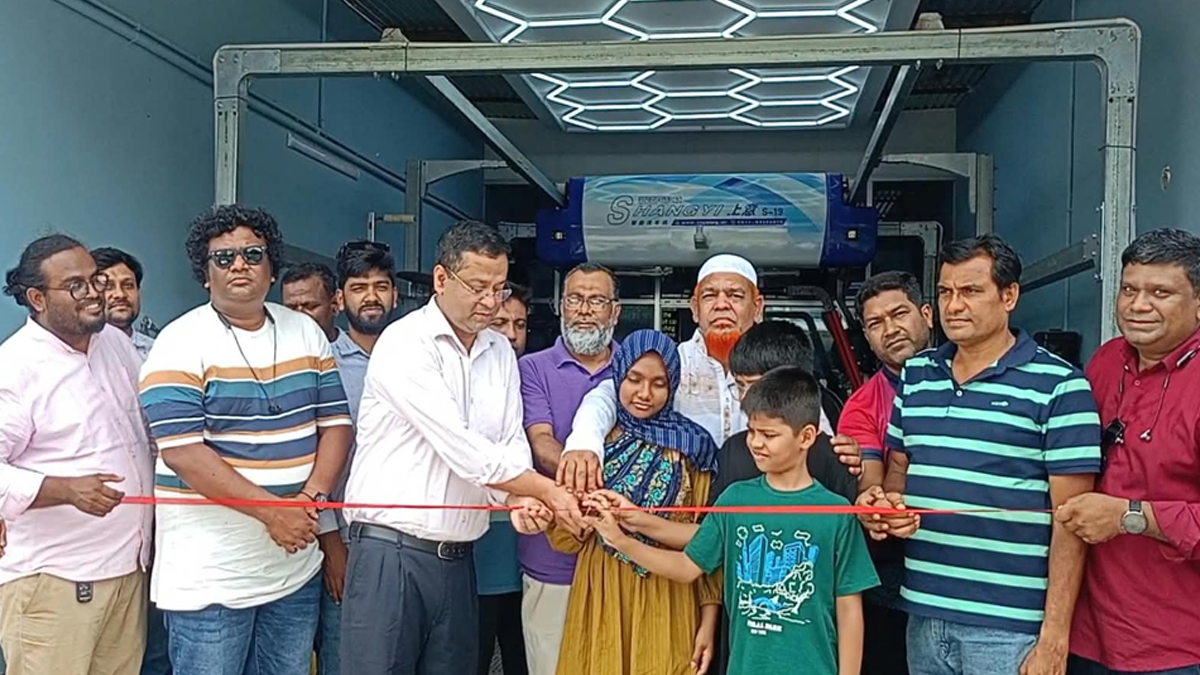 কুষ্টিয়ায় উদ্বোধন হলো ‘গ্লস অ্যান্ড গ্লো’ অটোমেটিক কার ও বাইক ওয়াশ