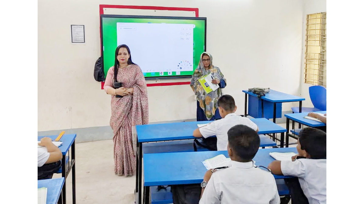 নরসিংদীর জেলা প্রশাসকের আকস্মিক বিদ্যালয় পরিদর্শন