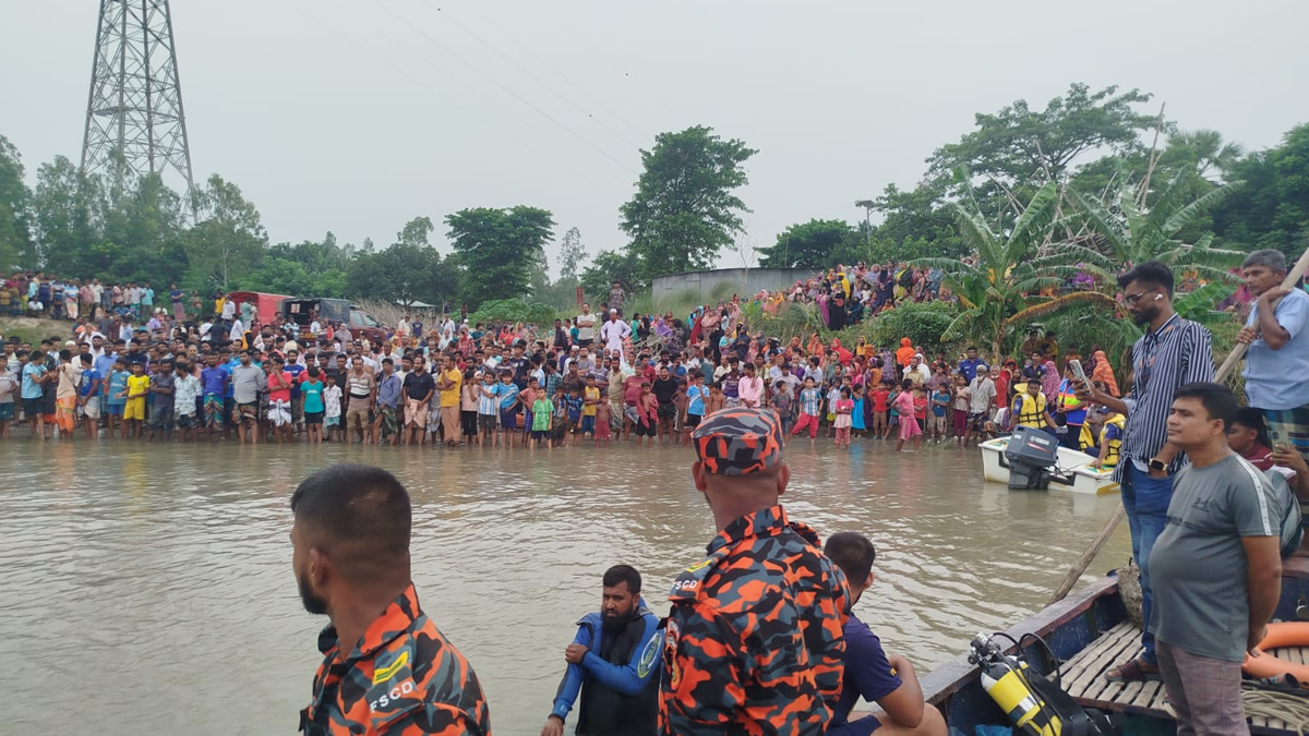পাবনার যমুনায় গোসল করতে নেমে দুই স্কুলছাত্র নিখোঁজ