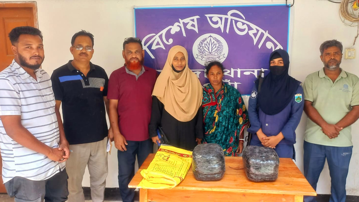 নওগাঁর মান্দায় ৬ কেজি গাঁ.জা.সহ নারী আটক, স্বামী পলাতক