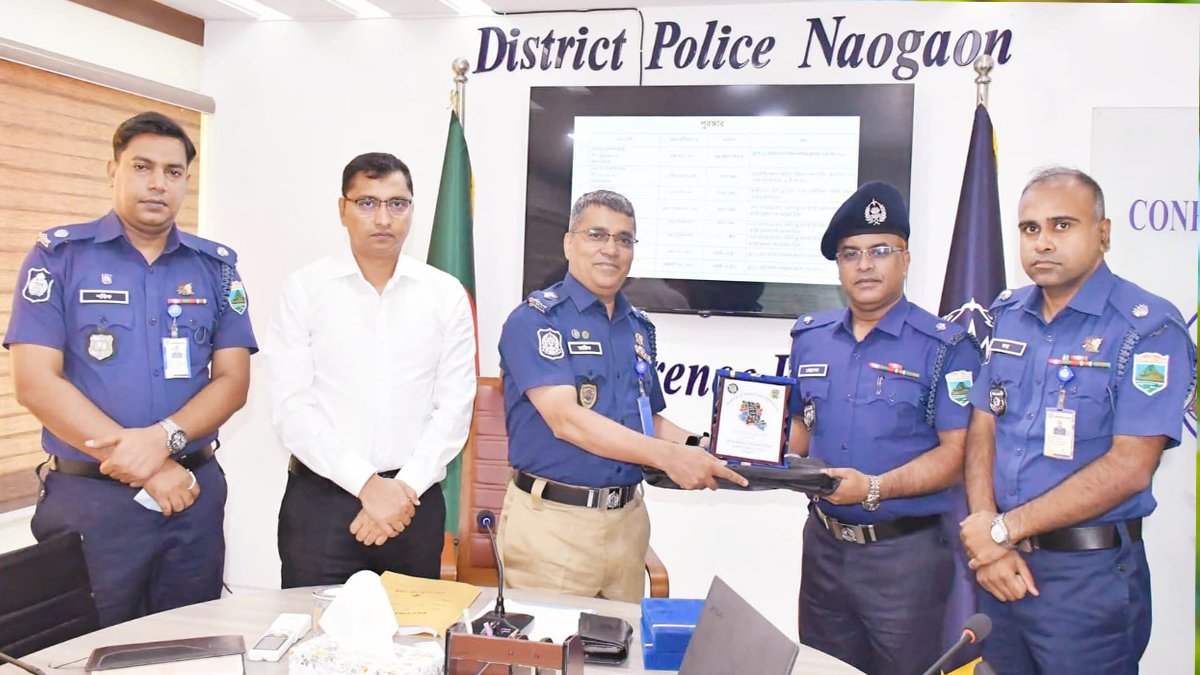 নওগাঁ শ্রেষ্ঠ ওসি মান্দা থানার খোরশেদ আলম