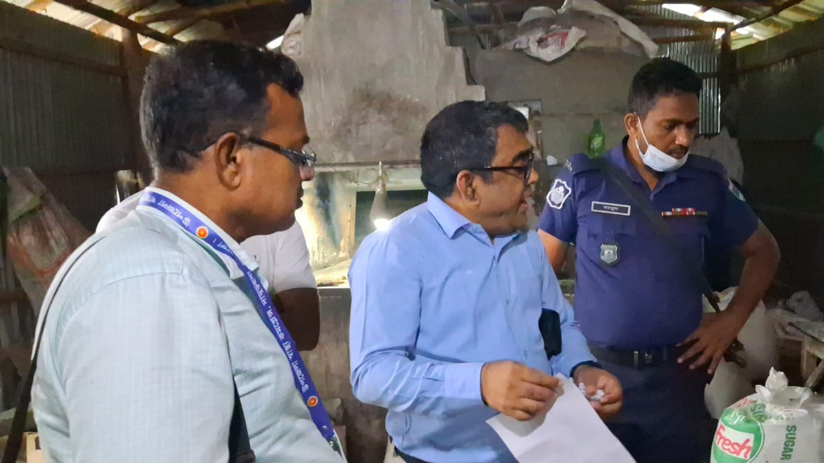 দর্শনায় ভোক্তা অধিকারের অভিযান, দুই প্রতিষ্ঠানকে ৭০ হাজার টাকা জরিমানা