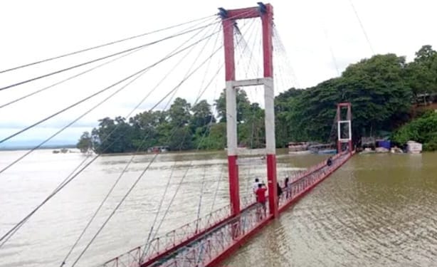 বর্ষা এলেই পানির নিচে রাঙামাটির ঝুলন্ত সেতু