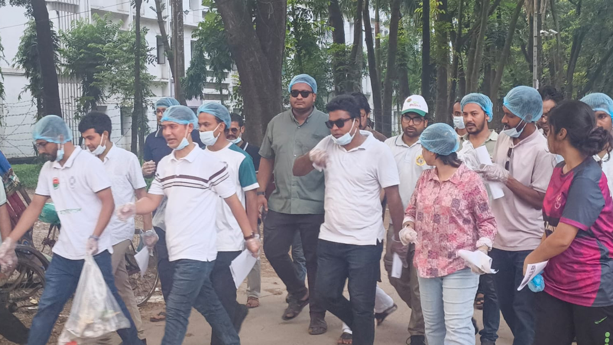 ডেঙ্গু প্রতিরোধে জাবি ছাত্রদলের পরিচ্ছন্নতা অভিযান