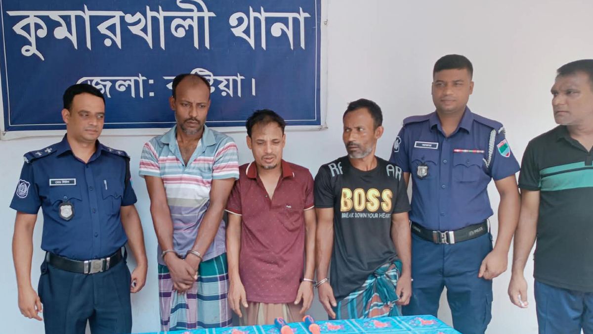 কুষ্টিয়ার কুমারখালীতে চুরি হওয়া দুই গরুসহ গ্রেপ্তার ৩