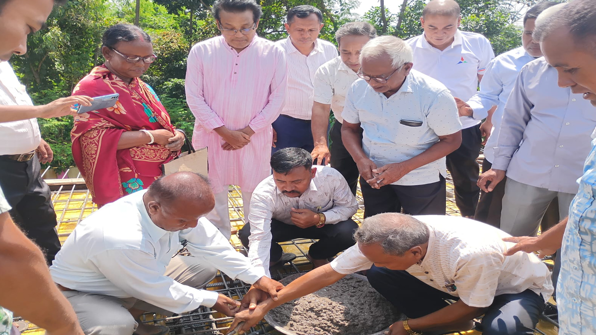 গঙ্গাচড়ায় কেন্দ্রীয় দুর্গা ও কালী মন্দিরের ছাদ ঢালাই কাজের উদ্বোধন
