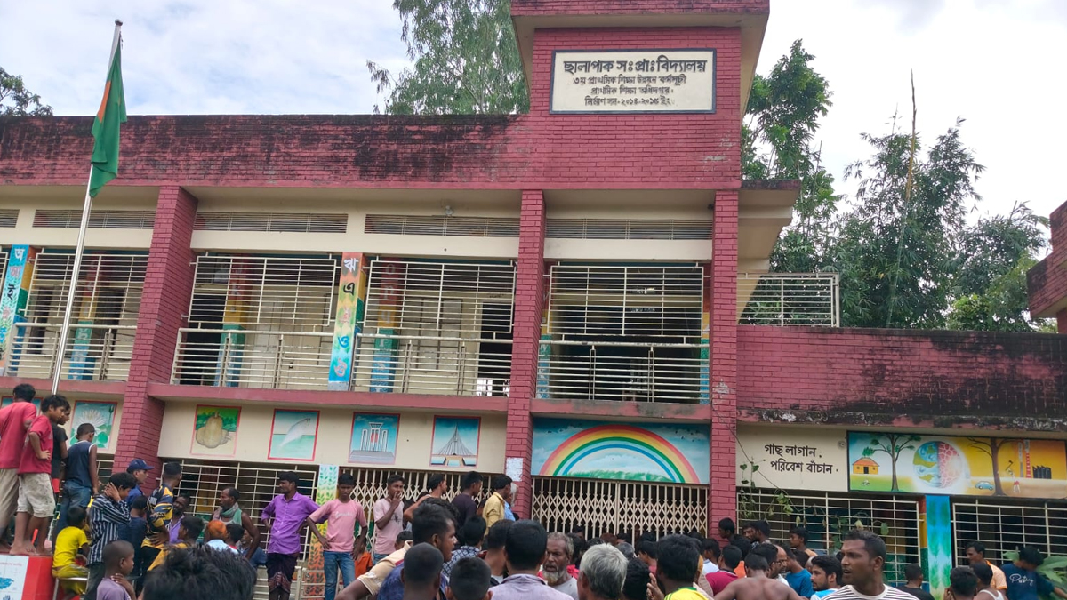ছাত্রীকে যৌ.ন হয়রানির অভিযোগে শিক্ষক বরখাস্ত