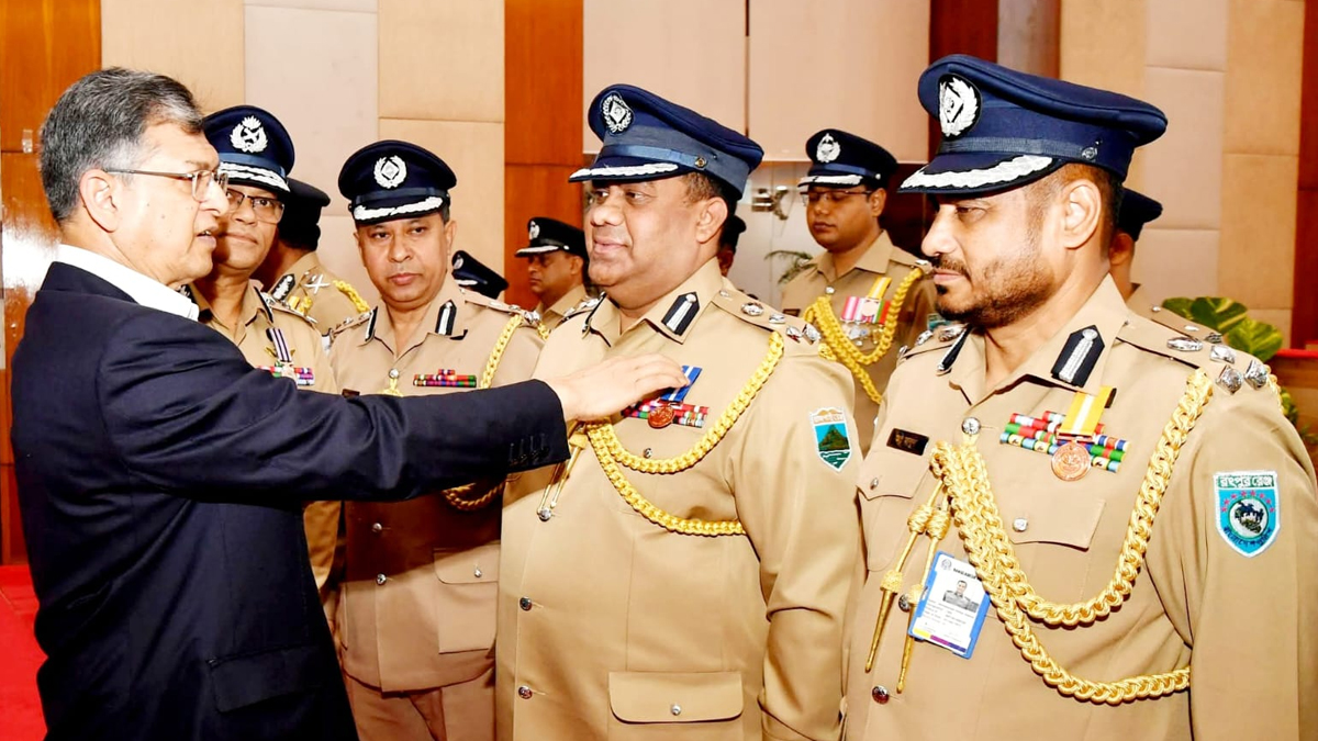 রাজশাহী রেঞ্জের ডিআইজি আশিক সাঈদ পেলেন পিপিএম-সেবা
