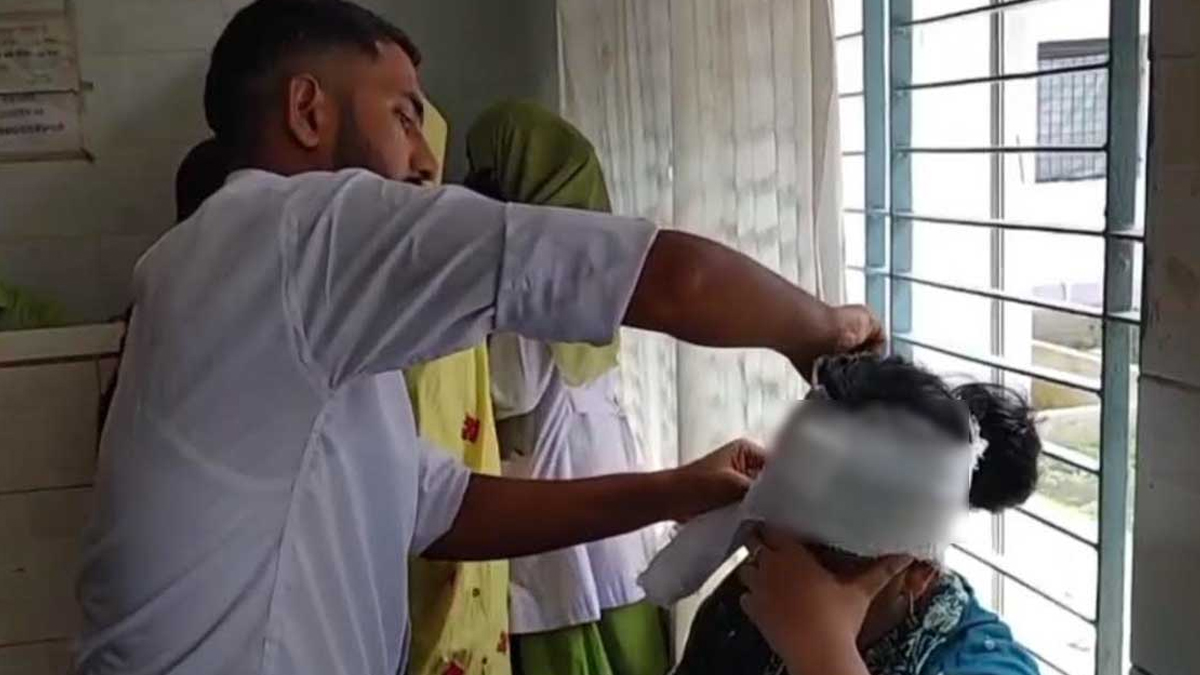 দালালদের কথায় ক্লিনিকে না যাওয়ায় হাসপাতালে নারীকে মারধরের অভিযোগ