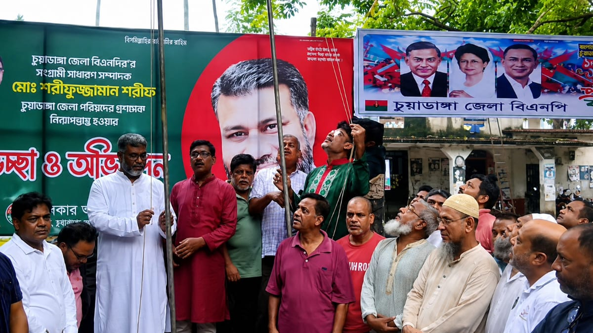 চুয়াডাঙ্গায় বিএনপির ৪৮তম প্রতিষ্ঠাবার্ষিকীতে দলীয় পতাকা উত্তোলন
